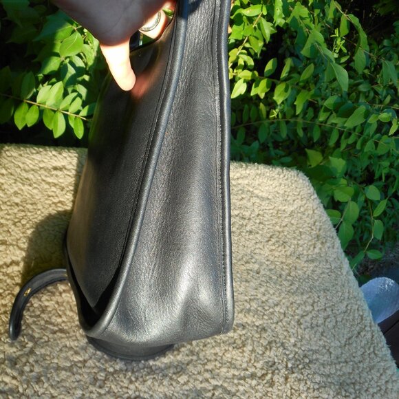 SOLD**Vintage Coach Legacy Zip 9966, EUC in Black - Picture 4 of 9